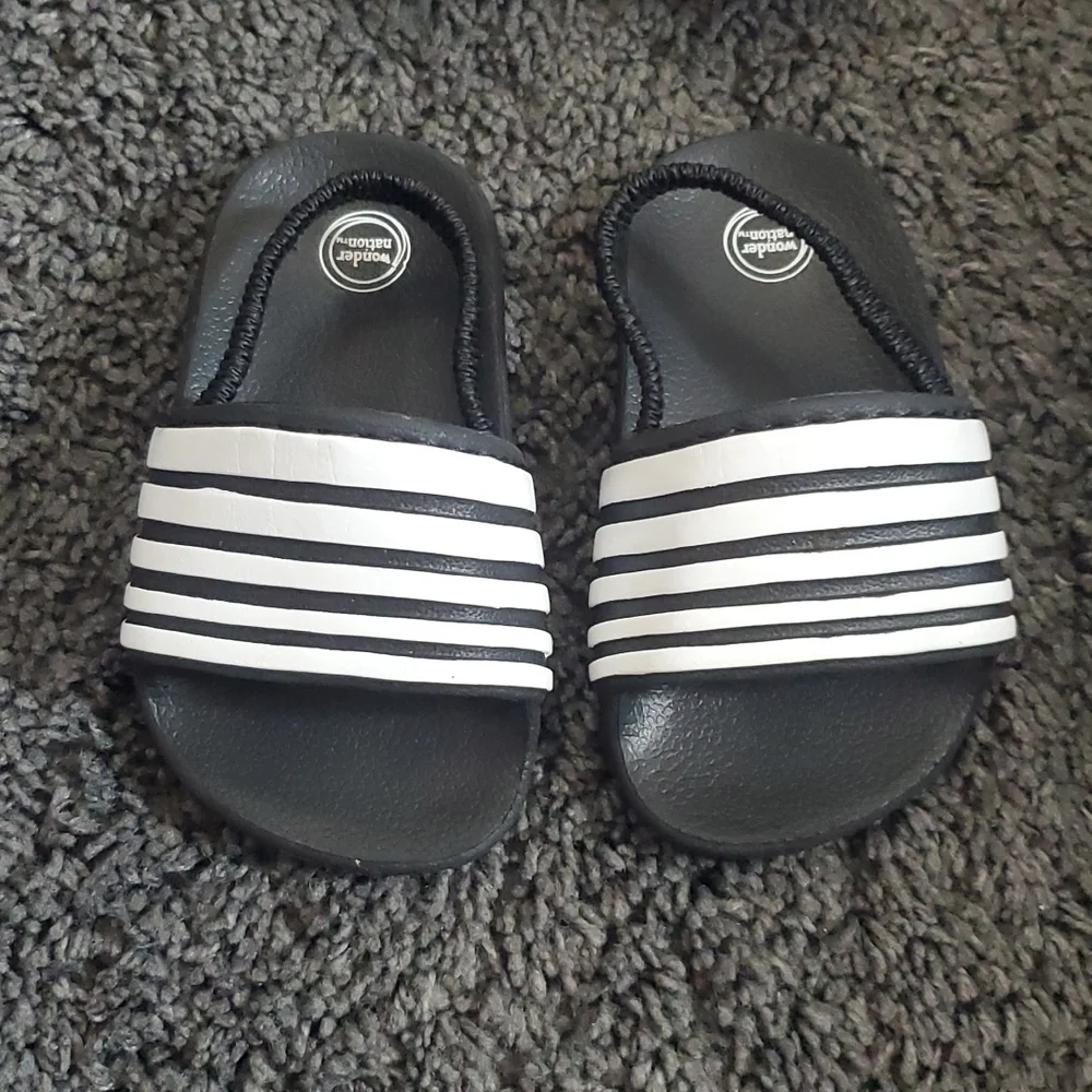 Toddler Sandals/Water Shoes Bundle Size Various - Picture 3 of 17